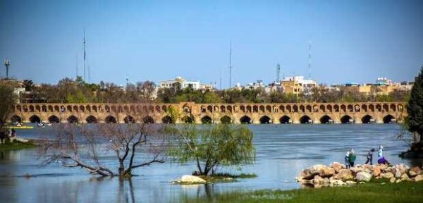 زاینده‌رود اصفهان دوباره جاری شد