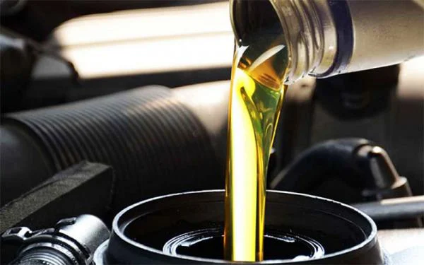 راهنمای جامع خرید عمده روغن موتور – نکات مهم و مزایای اقتصادی برای کسب وکارها