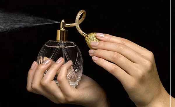 چگونه عطر اصل را از تقلبی تشخیص دهیم؟ راهنمای جامع خرید عطر اورجینال
