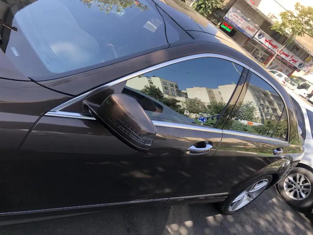 برچسب شیشه دودی خودرو