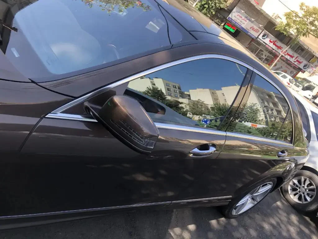 برچسب شیشه دودی خودرو