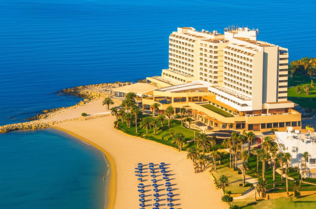 هتل گلدن بای لارناکا Golden Bay Hotel Larnaca | قیمت و رزرو