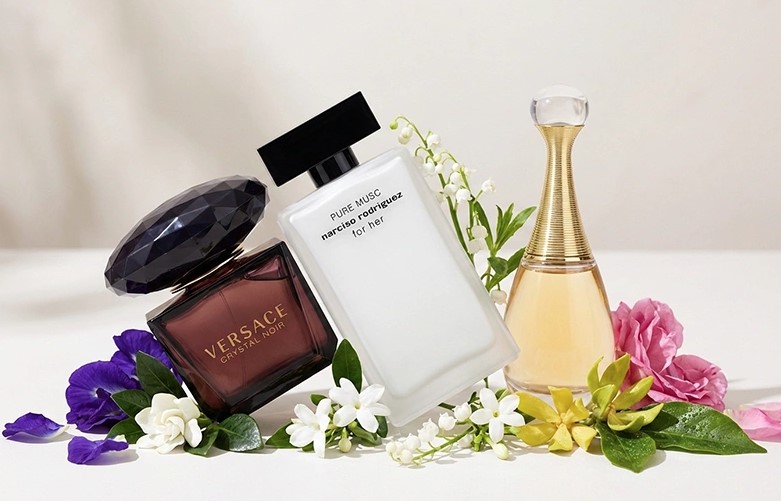 آشنایی با گروه بویایی شرقی گلی در عطرهای زنانه