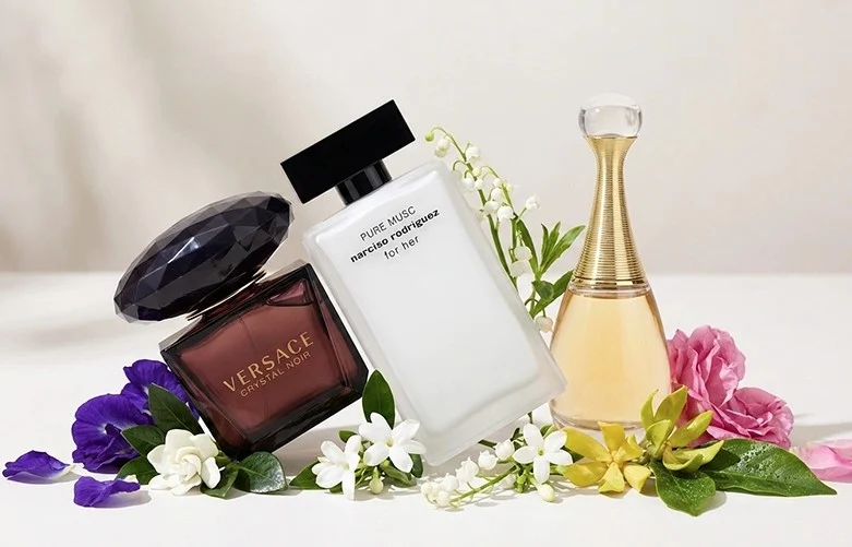 آشنایی با گروه بویایی شرقی گلی در عطرهای زنانه